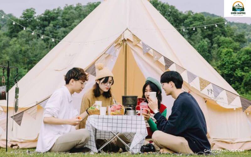 Đi cắm trại nên mặc đồ gì ? 7 loại trang phục nên tránh khi đi camping 9 Đi cắm trại nên mặc đồ gì? Gợi ý những trang phục thường mặc khi đi cắm trại