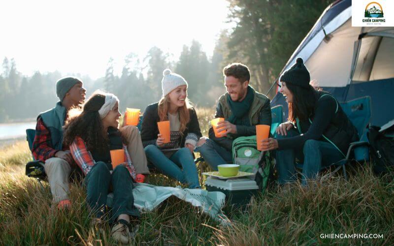 Đi cắm trại nên mặc đồ gì ? 7 loại trang phục nên tránh khi đi camping 14 Mẫu trang phục thường mặc khi đi cắm trại 4