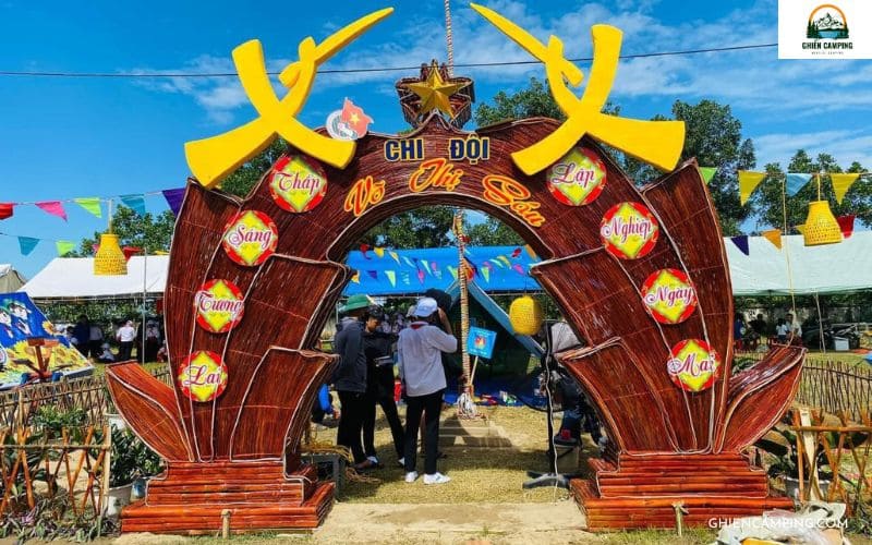 Tổng hợp những mẫu cổng trại đẹp và độc đáo nhất cho ngày hội 29 Mẫu cổng trại đẹp bằng tre nứa - mẫu số 3