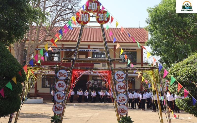 Tổng hợp những mẫu cổng trại đẹp và độc đáo nhất cho ngày hội 27 Mẫu cổng trại đẹp bằng tre nứa