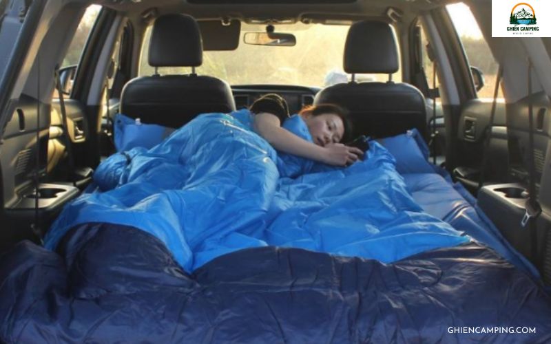 Danh sách món đồ khi đi cắm trại bằng ô tô không thể thiếu 11 Món đồ khi đi cắm trại bằng ô tô - Túi ngủ