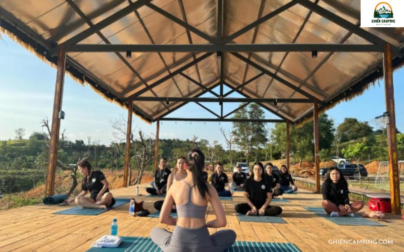 Top những hoạt động giải trí khi cắm trại Glamping đáng thử nhất 10 Thư giãn với dịch vụ spa hoặc yoga ngoài trời