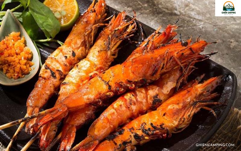 Những món nướng khi đi cắm trại hấp dẫn không thể bỏ qua 11 Tôm nướng muối ớt món nướng không thể thiếu khi đi cắm trại