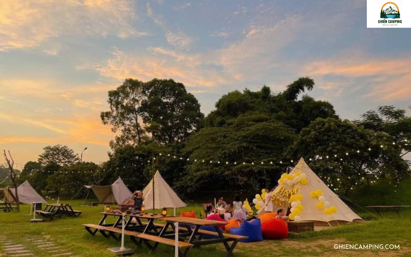 Khám phá xu hướng cắm trại Glamping tại Việt Nam 2025 11 Glamping Phù hợp với mọi đối tượng và mục đích du lịch