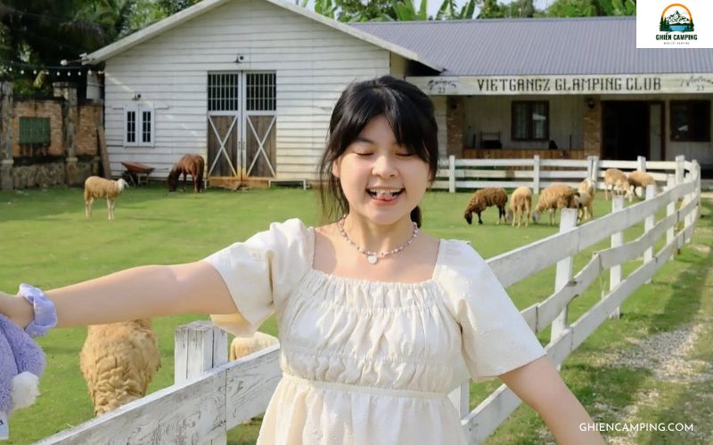Review Vietgangz Glamping Club SaiGon: Giá vé, tiện nghi từ A - Z 16 Săn ảnh đẹp với hàng loạt góc sống ảo
