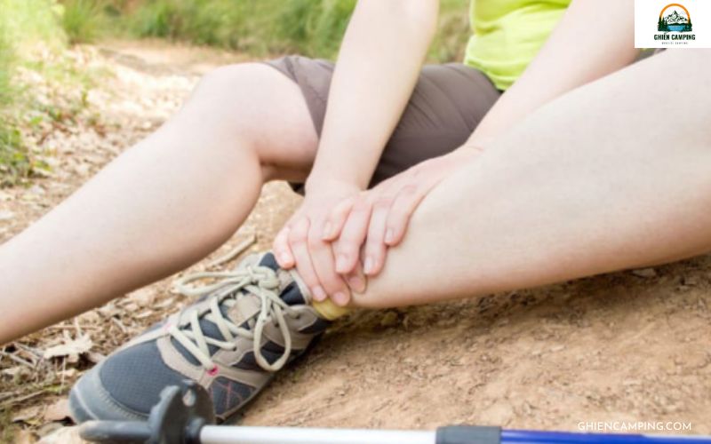 Những cách xử lý chấn thương khi cắm trại mà bạn cần biết 8 Bong gân mắt cá chân là chấn thương phổ biến khi đi cắm trại
